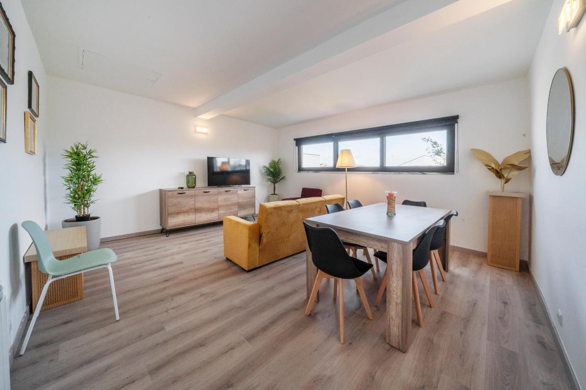 Apartment 98 And Terrace